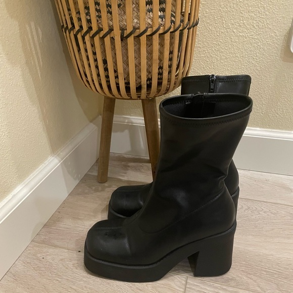 ⚡️SALE⚡️ Steve Madden Platform Ankle Boots - Picture 2 of 6
